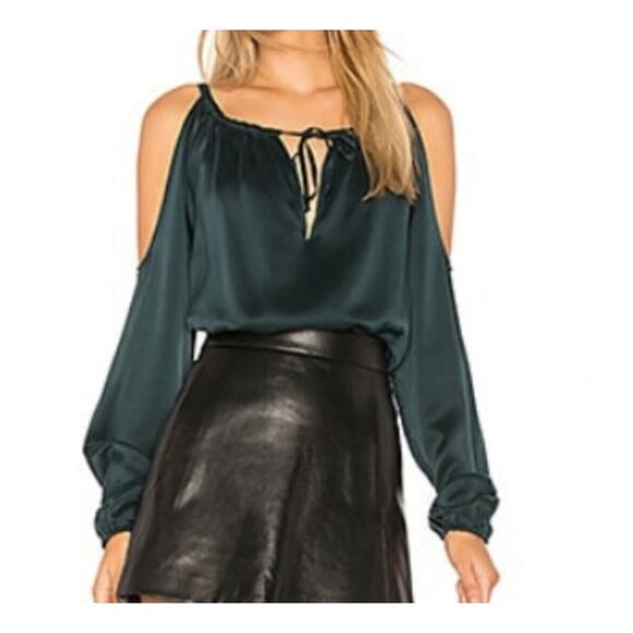 Chaser Revolve Navy Blue Silk Cold Shoulder Top Womens Medium Office Out Neutral - Picture 7 of 8